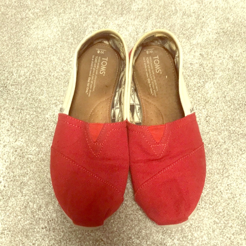 Red and white Toms